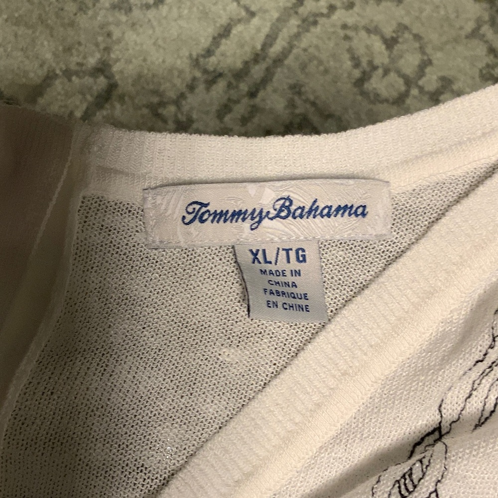 Tommy Bahama White V-Neck linen blend top with Botanical Design XL - Picture 2 of 4